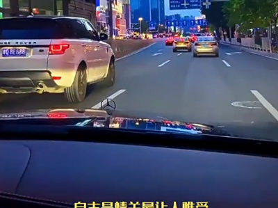 某宝上售价129元的 ” 柏林之声 ” 音乐车载U盘，全无损音质，总共4086首